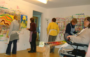 Teilnemer beim Malen