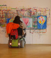 Teilnehmer beim Malen